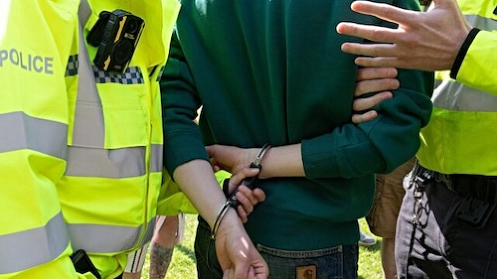 UK Police Let Violent Knife and Sex Offenders Off if They Say Sorry