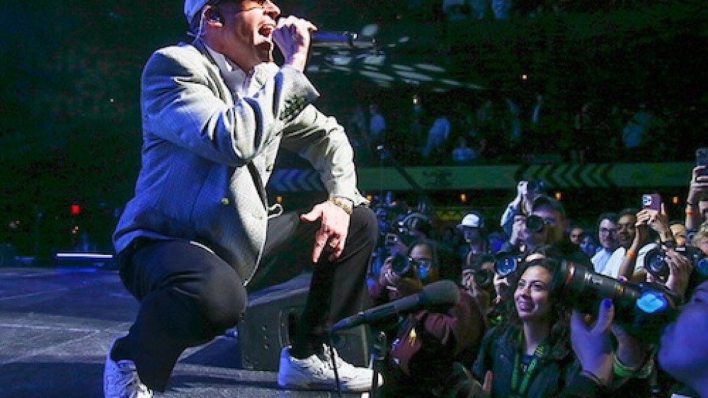 WATCH Macklemore Chants F k America at Palestine Benefit Concert