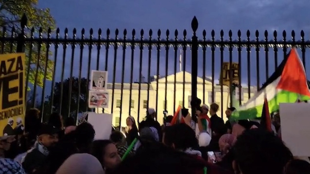 No Major Incidents Reported DC Police After Pro Hamas Mob Attacks White House Gates Defaces Statues Damages Police Vehicles Conservatives Respond