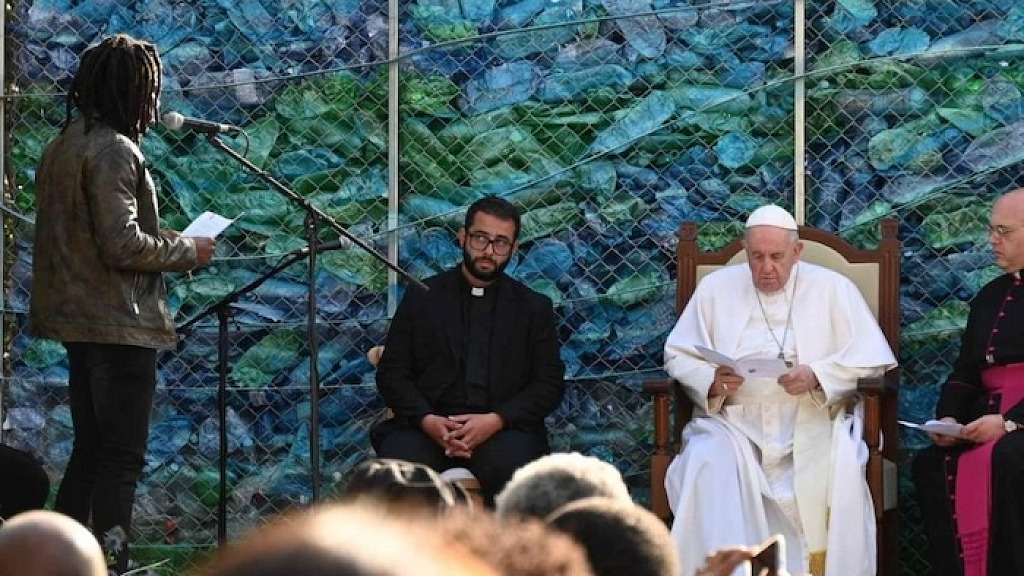 Pope Francis Removes Cross from Event in Malta So Not to Upset Illegal Muslim Migrants