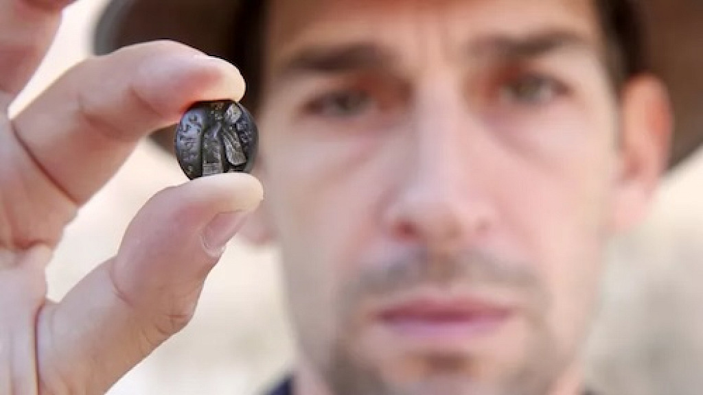 Archaeologists discover 2700 year old seal in Jerusalem helping affirm citys biblical heritage