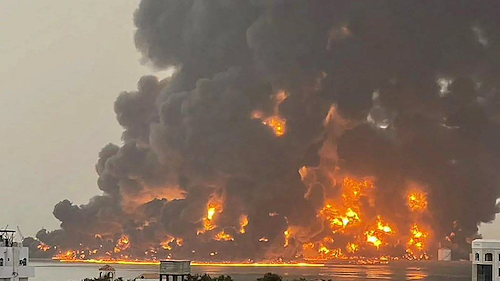 DEVELOPING Israel Bombards Yemens Oil Depot in Retaliatory Strike Following Tel Aviv Suicide Drone Attack